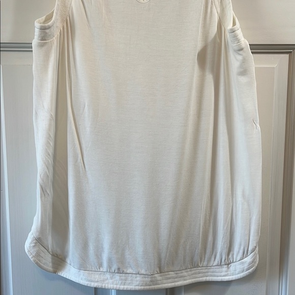 Bordeaux White Textured Herringbone Quilted Tank Top - Size Small - Picture 13 of 15